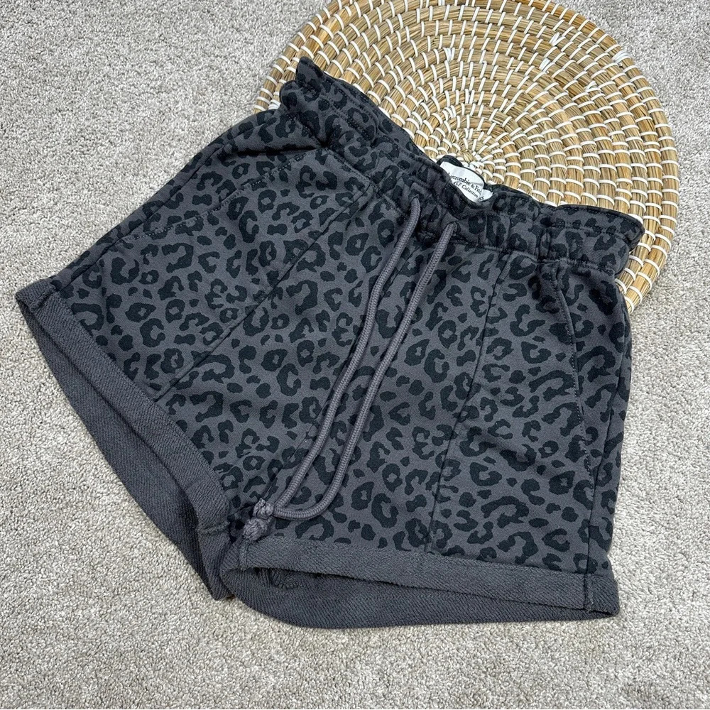 Abercrombie & Fitch Cheetah Animal Print Paperbag Cloud Sweat Shorts Size XS - Picture 3 of 11
